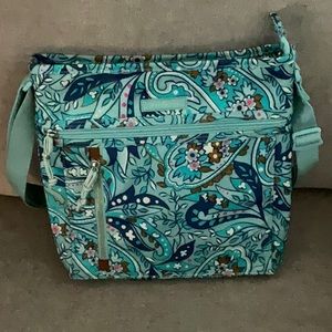 Vera Bradley Lighten Up Travel Ready Hipster in Daisy Paisley